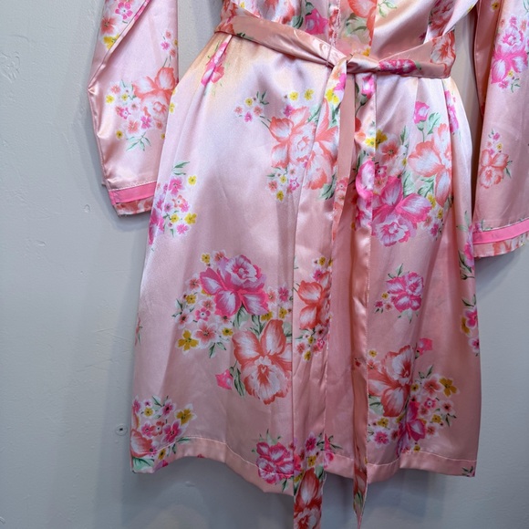 Morgan Taylor | Satin Pink Floral Hip Pockets Belted Mini Lingerie Kimono Robe - Picture 9 of 16